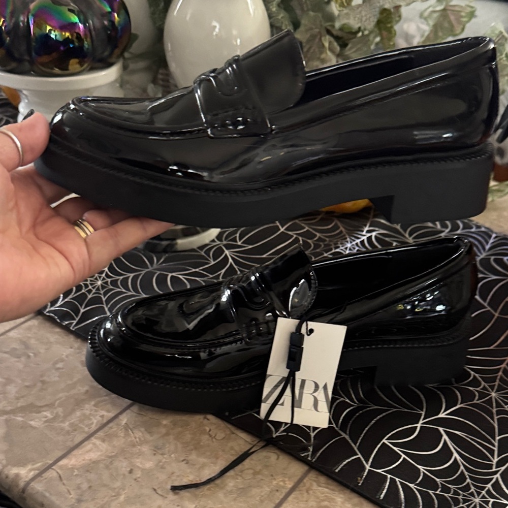 Zara Women’s Black Loafers - Picture 4 of 7